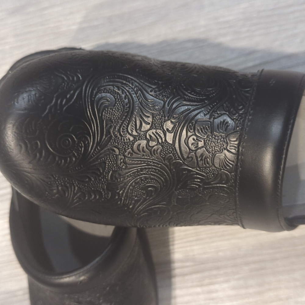 Dansko Black Floral Tooled Leather Clogs 38 - Picture 3 of 5
